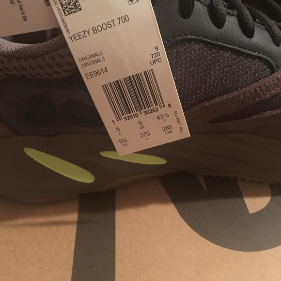 Yeezy Boost 700 MUAVE - Picture 3 of 6